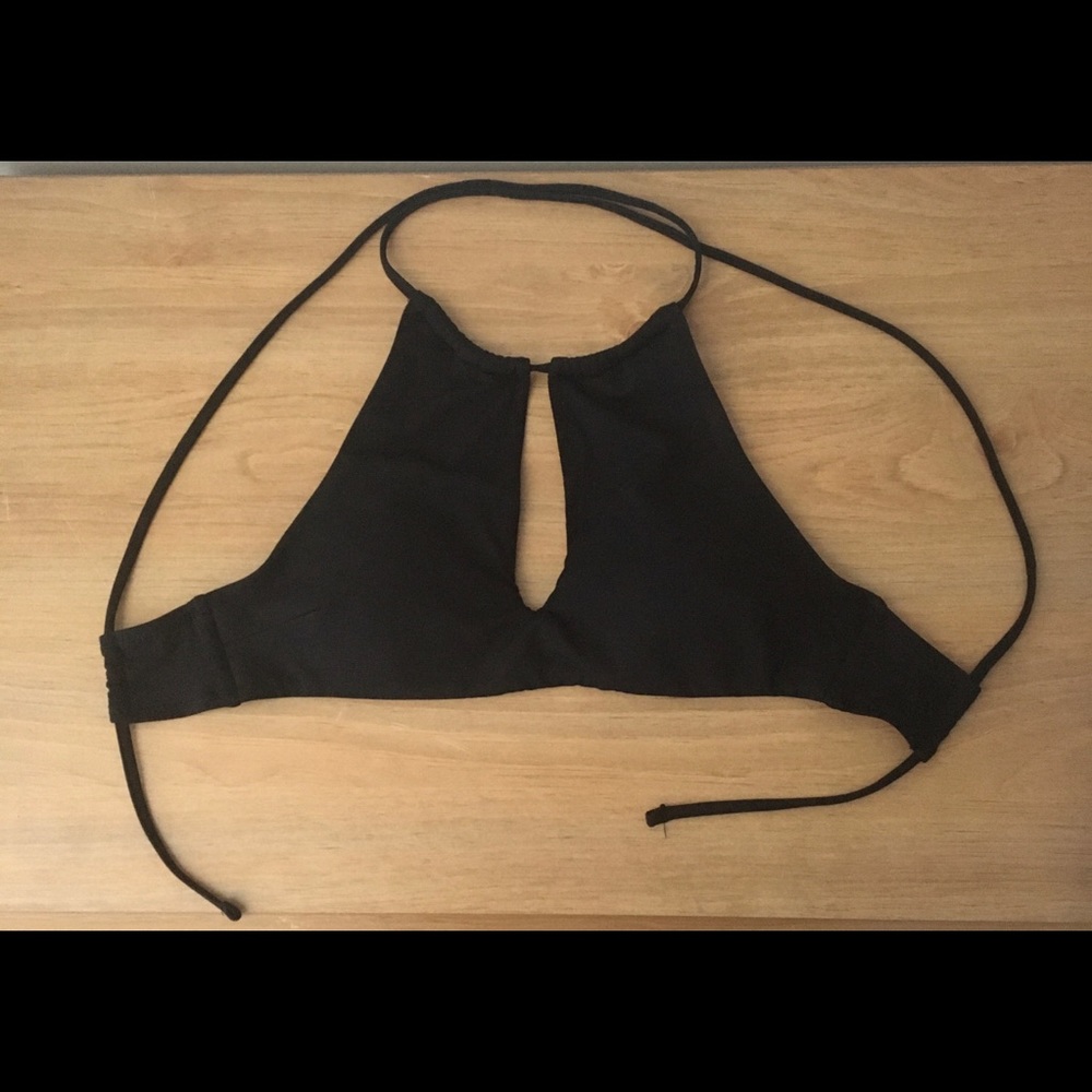 🖤NWOT Garage Halter Keyhole Bikini Top🖤